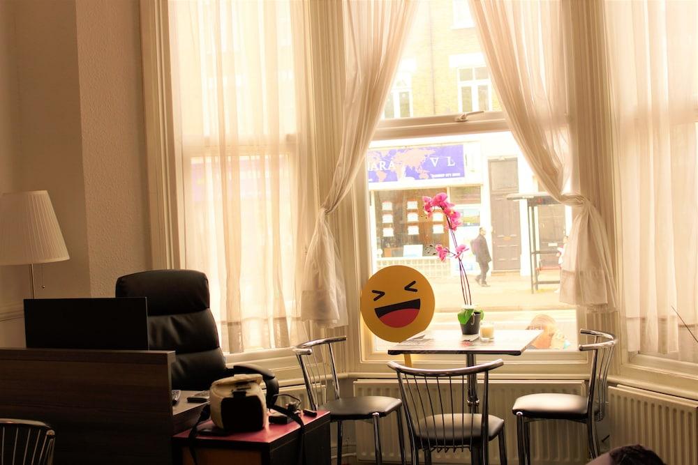 Plaza Hotel Лондон Экстерьер фото